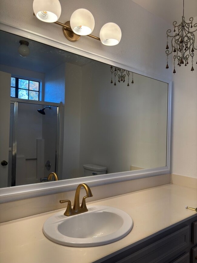 Building Photo - Spacious 3 bedrooms 3 full baths home in C...