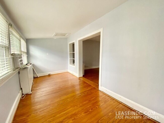 Building Photo - 1424 Oak St NW