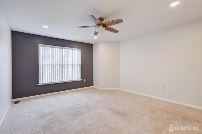 Building Photo - 100 Forest Dr