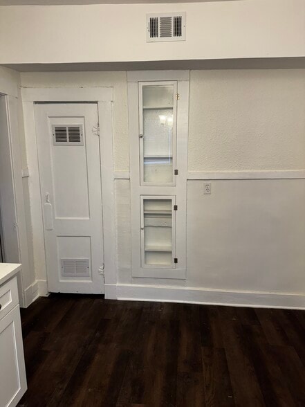 Building Photo - 111 N Winnetka Ave