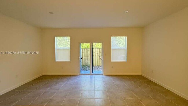 Building Photo - 184 10th Ct