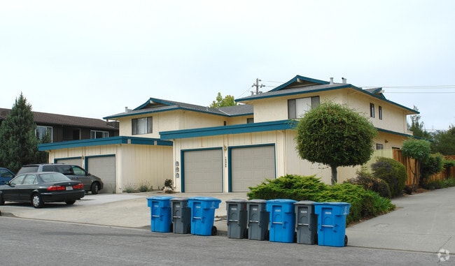 Building Photo - 10327 Alpine Dr