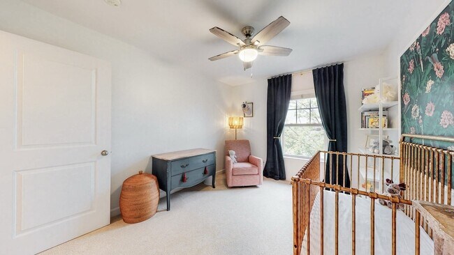 Building Photo - 553 Rosedale Ave
