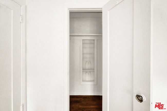 Building Photo - 351 N Sierra Bonita Ave