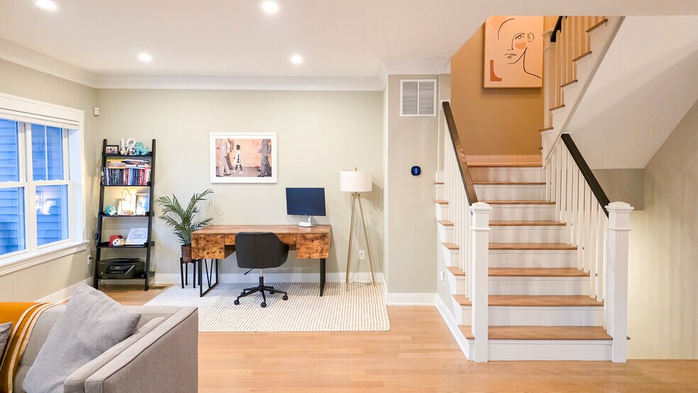 Building Photo - 279 Suffolk Ave