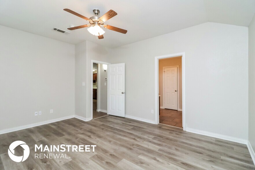 Building Photo - 3433 Heatherbend St