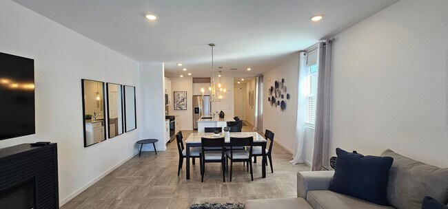 Building Photo - 3049 Hayden Rose Ave