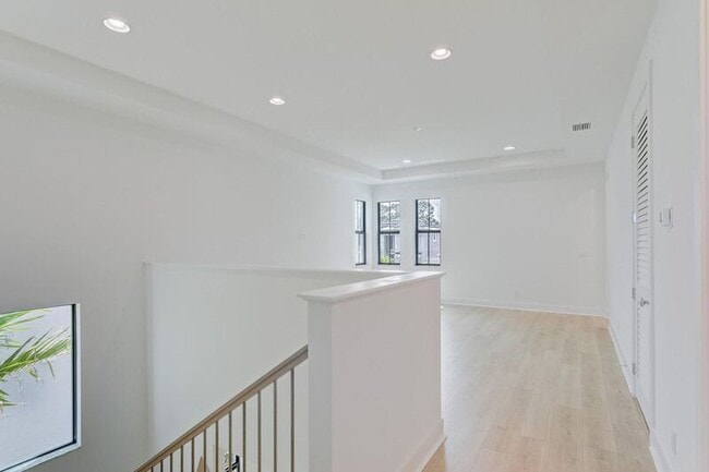 Building Photo - 13559 Artisan Cir