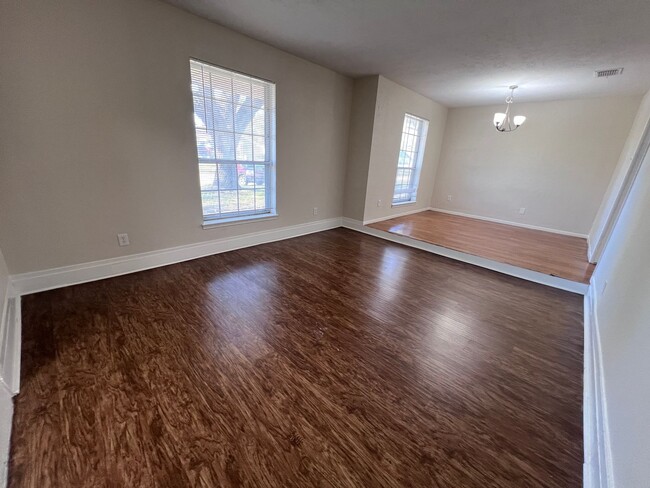Building Photo - 4 Bedroom 2 Bathroom in Northwest Houston ...