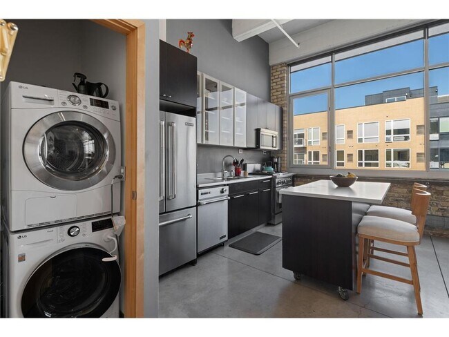 Building Photo - 700 N Washington Ave