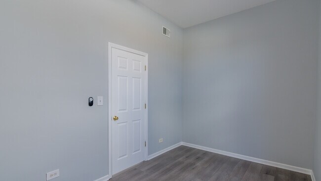 Building Photo - 815 N Fairfield Ave