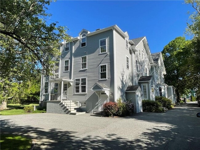 Building Photo - 141 Narragansett Ave