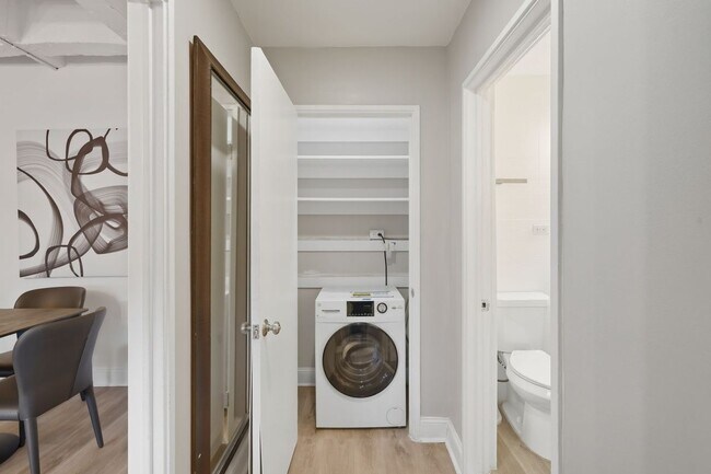 Building Photo - 3645 Peachtree Rd NE