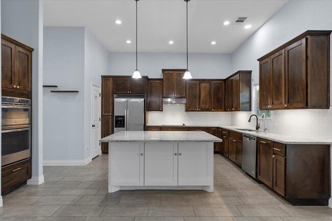 Building Photo - 127 Medlar Dr