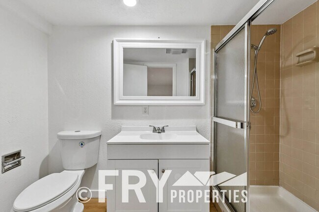 Building Photo - 14313 E Warren Pl