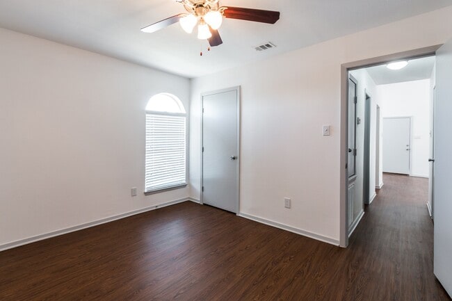 Building Photo - Luxury Duplex. Best Prices In South Austin! Steps from Hike & Bike Trail And Downtown!