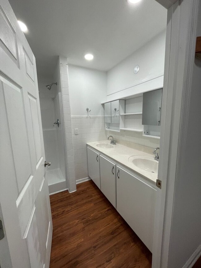 Building Photo - Adorable Chickamauga House