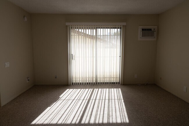 Building Photo - Los Feliz/Hollywood Hills AMAZING 6 Bed/4 Bath/Pool Luxury Home for Lease!