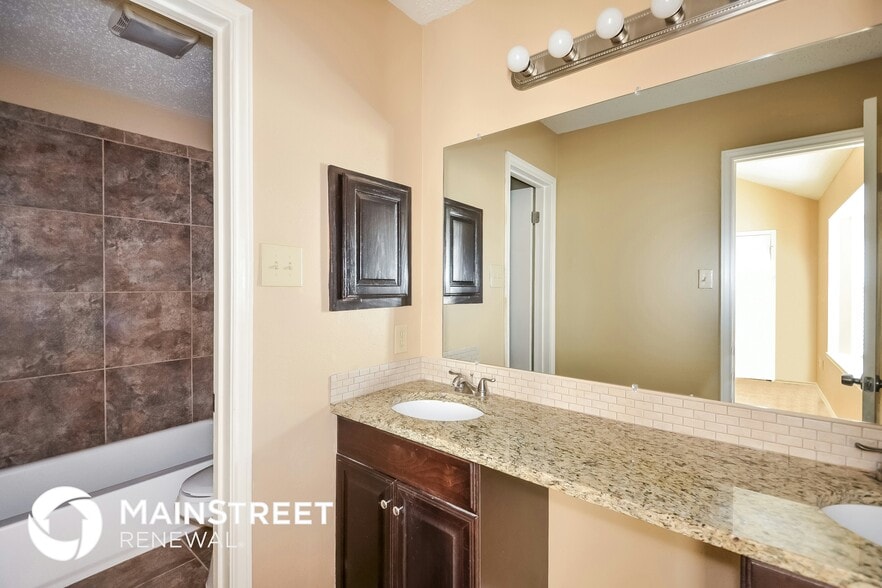 Building Photo - 14919 Tropical Wind Dr