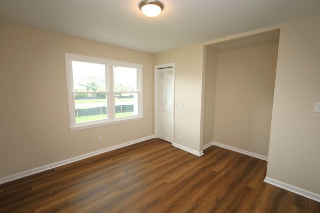 Building Photo - 2303 Jerry Jones Dr