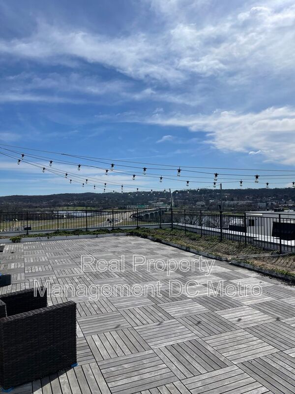 Building Photo - 1512 K St SE