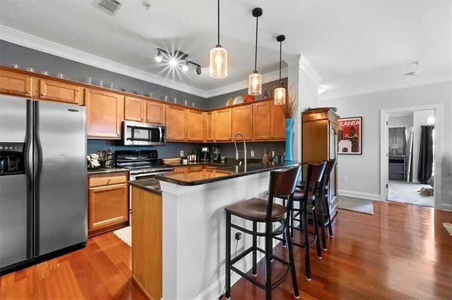 Building Photo - 2230 Cheshire Bridge Rd NE