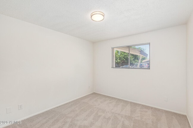 Building Photo - 108 W Balboa Dr