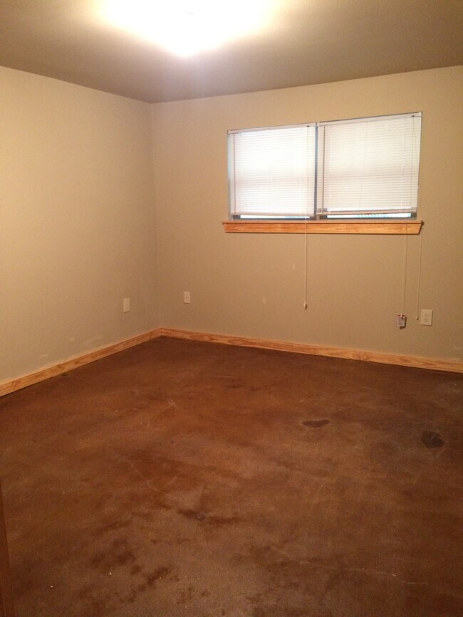 Building Photo - 16623 Bristoe Ave