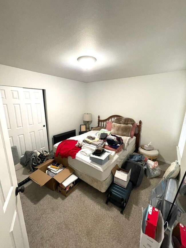 Building Photo - Remodeled 3-Bedroom Duplex Home in North G...