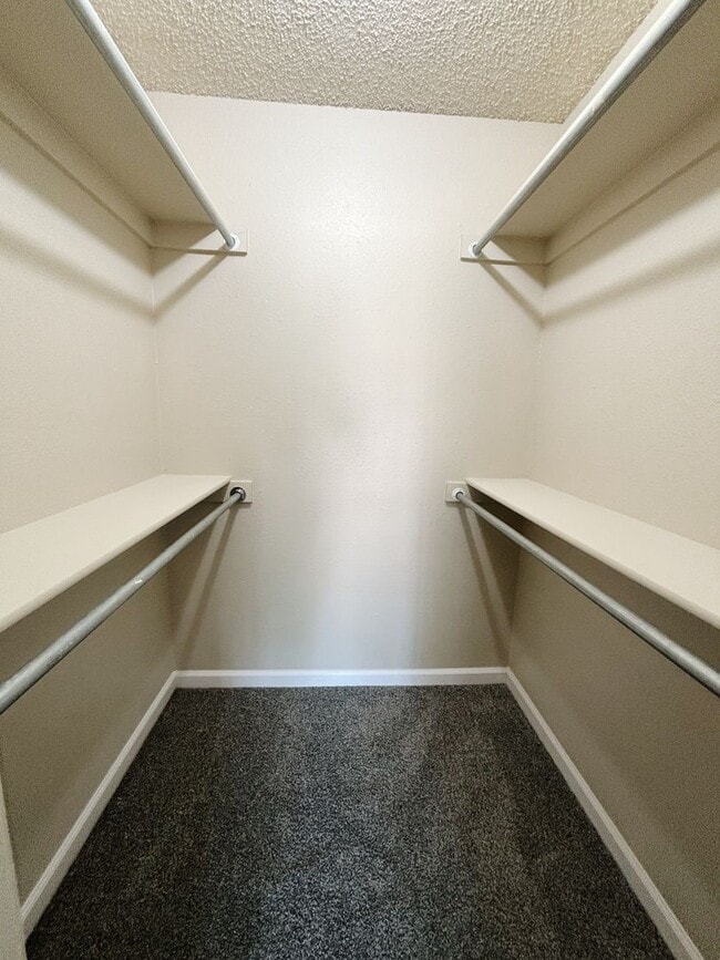Building Photo - Spacious 1 Bedroom Duplex, 2 car garage