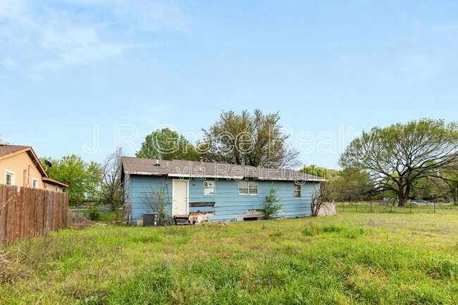 Building Photo - 4404 Pecan Ln