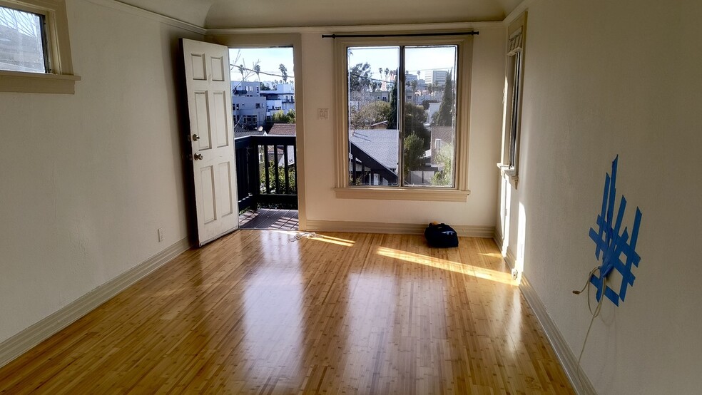 Living Room - 1150 1/2 Sanborn Ave.