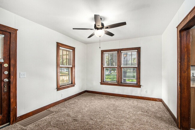 Building Photo - 2826 Courtlandt Ave