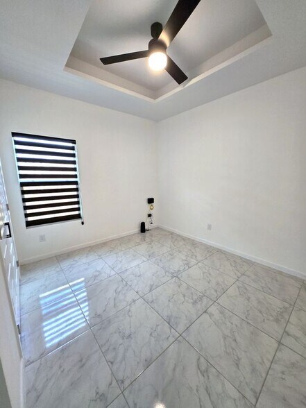 Building Photo - 1006 N Woodson Ave