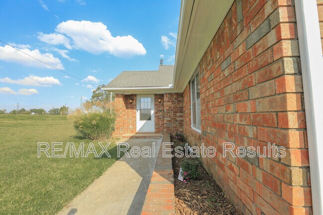 Building Photo - 1741 E 1st Ave