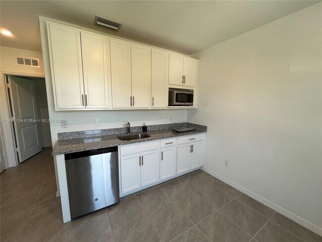 Building Photo - 270 SW Tulip Blvd