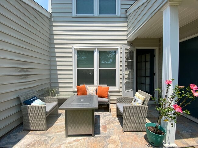 Building Photo - 3302 Comstock Rd