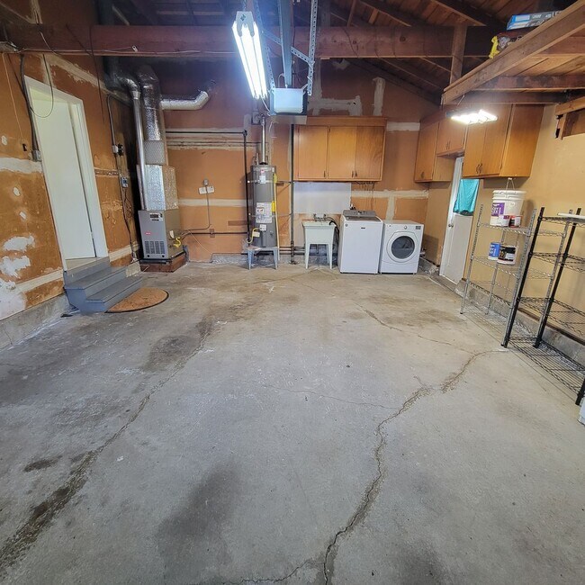 Building Photo - Well-Maintained Redwood City Home with Bonus Room & Private Yard