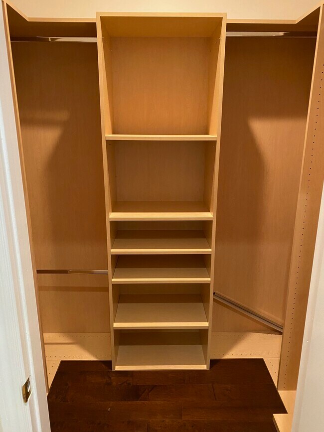 Building Photo - 907 S Wooster St