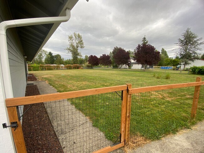 Building Photo - Spacious Buckley Home by Maris Farms