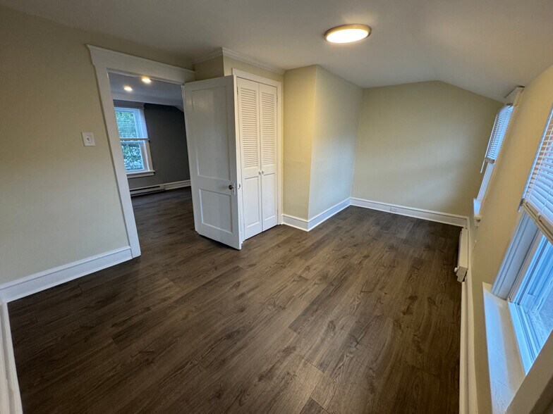 Building Photo - 321 Wesley Ave