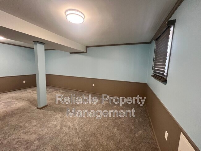 Building Photo - 222 Oakdale Ave