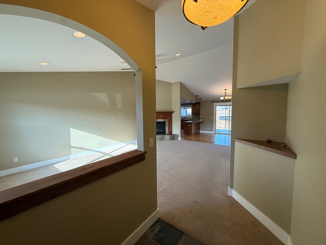 Building Photo - 25 Baldy Ct