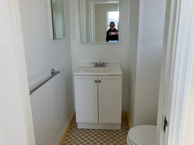 Building Photo - 834 12th St