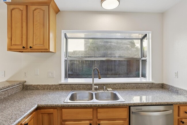 Building Photo - 2039 Alexander Ct