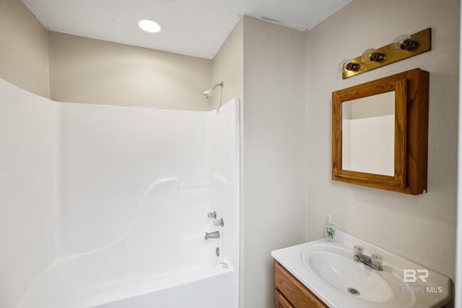 Building Photo - 8564 Garden Cir