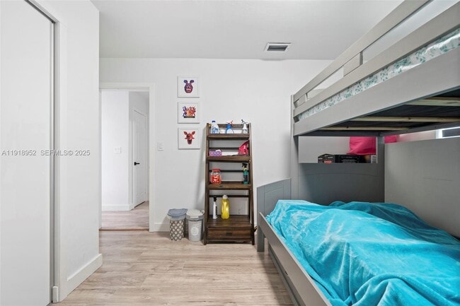 Building Photo - 850 SW 31st Ave