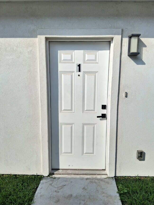 Building Photo - "Stylish 2-Bed, 2-Bath Gem with Granite Touches in Pharr, TX!"