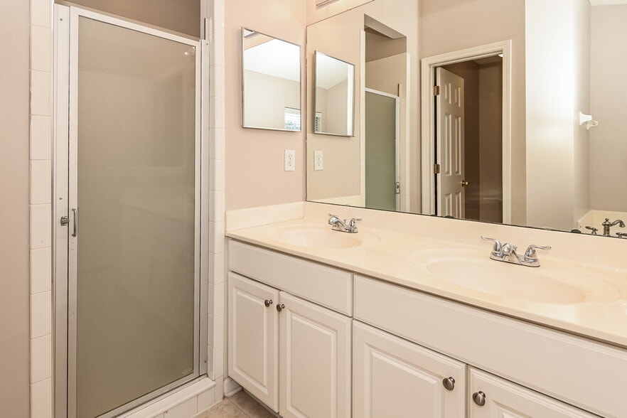 Building Photo - 2112 S Cranbrook Ave