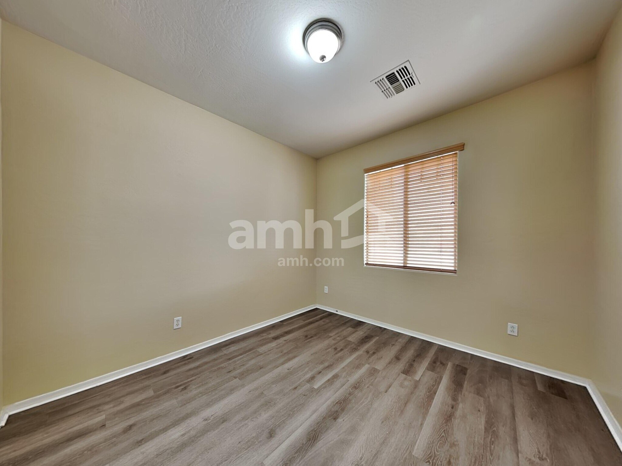 Building Photo - 7814 S 74th Ave